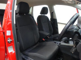 こちらのお車には認定中古車保証が1年間付いておりますのでご安心ください。さらなる安心を、という場合には、有料にはなりますが延長保証もございます。
