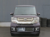 大きなフロントガラスで視野の広い運転が可能です。
