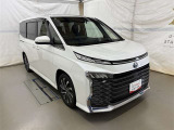 広々とした車内空間に優れた燃費性能。更にデザインも上質で人気のお車です!