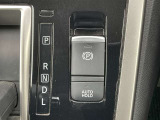 AUTO HOLD機能搭載してあります!ブレーキを踏んで停止すると、自動的にブレーキ力を保持します。信号待ちや渋滞中などに、ブレーキペダルを踏み続ける必要がなく、足の疲れを軽減してくれます☆