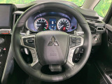 【純正革巻きステアリング】上質な革を使用することで、手にしっかり馴染みとても運転しやすいハンドルです♪