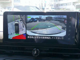 【アラウンドビューモニター】空から見下ろすような視点で、スムースな駐車と安全確認をサポートします。
