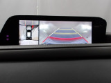 狭い場所での駐車やすれ違いなどでより的確な運転操作に役立つ360&deg;ビューモニターが装備されています。
