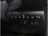 ハンドルヒータースイッチ*ハンドルの左右のグリップ部を暖めることができます。