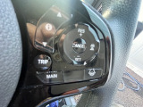 Hondaセンシングの機能のひとつ、アダプティブクルーズコントロール付!アクセルから足を離しても設定したスピードと前車との車間を保ち走行してくれます!車線維持もアシスト☆高速道路で疲労軽減ですね☆