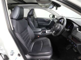 ゆったり室内で運転もしやすいです♪使い勝手の良い配置も考えられています!!
