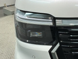 LEDヘッドライトは、点灯の瞬間から最大光量を発揮し、突然暗くなるトンネルなどでの安定感を高めます。