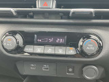 オートエアコンで温度設定ラクラク。
