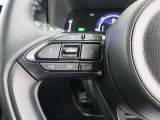 ステアリングスイッチ付き。前方から目を離すことなく操作することが可能です。