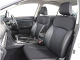 ゆったり座れて、長時間の運転も疲れにくいフロントシート!ホールド性も良く運転に集中できるシートです!!また、電動パワーシートですので着座位置も正確に合わせることが出来ます!!