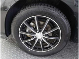 かっこいいホイールですね。 車のイメージを大きく左右するホイール部分はコダワリを持ちたいですね。