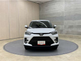 お車購入のポイントとなるフロントマスクです!シャープな目つきが印象的なデザインのヘッドランプです。