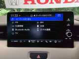 HondaCONNECT対応の便利なナビディスプレー。お持ちのスマートフォンと連携して、ナビやBluetoothでの音楽再生が可能です。デザインはもちろん、操作性も良好です。