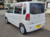 後部座席とリヤゲートにプライバシーガラスを使っているので、後ろの車から中が見えづらくなっています。
