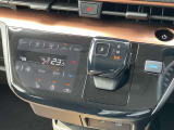 使いやすいシンプルデザインのエアコン操作スイッチです。嬉しいステアリング&シートヒーター付きです。
