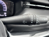 【オートライト(AUTO)】外の明るさをシステムが感知して、自動でヘッドライトが点灯します。ヘッドライトをつけ忘れを防ぐ便利機能です。
