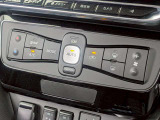 オートエアコンで温度を設定するだけで快適な車内環境を維持することができます!