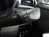 オートライト機能装備です!車外の明るさに応じて、自動的にライトの点灯・消灯をしてくれます♪