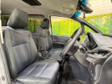 運転席シート廻りは使用感も少なく、良好な状態となっています。前オーナー様が丁寧に使っていたことがよくわかりますね。
