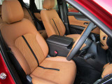 運転中に目線を下げず、速度を確認出来るヘッドアップディスプレイが付いてます!ナビの進行方向や、交通標識なども表示します♪