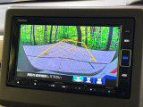 【バックカメラ】駐車時に後方がリアルタイム映像で確認できます。大型商業施設や立体駐車場での駐車時や、夜間のバック時に大活躍!運転スキルに関わらず、今や必須となった装備のひとつです!