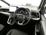 見通しのよいすっきりとした視界で、誰でも運転しやすいです。運転のしやすさは疲れにくさにも繋がりますよ♪