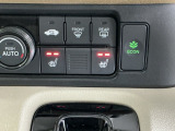 運転席/助手席シートヒーターで寒い日もすぐに温かくなり快適に過ごせます。2段階の温度調整が可能です