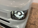 LEDヘッドライトで夜間の視認性も高く、シャープな輝き、先進の安心感。安全とスタイルの調和を生み出します。