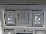 両側電動スライドドア☆スイッチ操作でドアの開閉ができるので狭い場所での乗り降りやお子様連れでのお出かけ時など幅広いシーンで活躍しますよ♪