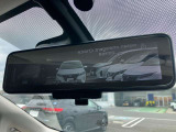 スマートルームミラー◆積載物などで、さえぎられがちなルームミラーの後方視界。車内状況に関わらず車両後方にあるカメラの映像をルームミラーに映し出します!もちろん夜や悪天降雨でもクリアな後方視界を確保!