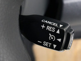 【オートクルーズコントロール】搭載。アクセル操作なしでも車が自動でスピードを保ってくれる機能です長距離の高速は楽々です。