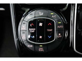 運転席と助手席、それぞれ温度調節ができ、オールシーズン快適なオートエアコンとなっております!