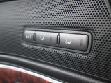 運転席のシートポジションを記憶しておけるメモリーボタン