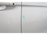 左側リアドアに傷がございます。こちらは現状での販売になります。