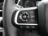 ステアリングスイッチ付き。手を離さずにさまざまな操作が可能です。