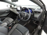 シンプルで使いやすいデザインの運転席です。