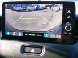 バックカメラの画像です。ガイドラインがスムースな車庫入れをサポートいたします!車庫入れの安心感がアップしますね☆