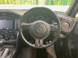【革巻きステアリング】上質な革を使用することで、手にしっかり馴染みとても運転しやすいハンドルです♪