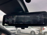 スマートルームミラー◆積載物などで、さえぎられがちなルームミラーの後方視界。車内状況に関わらず車両後方にあるカメラの映像をルームミラーに映し出します!もちろん夜や悪天降雨でもクリアな後方視界を確保!