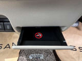 ノースモーカーズトレイになります。カード類等を入れるのに便利です。