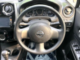 インテリアに合わせたデザインのステアリングは、運転される方のことも考え、運転しやすい形状、大きさです。是非一度、実際に触ってお確かめください。