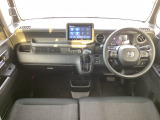 視界の良さと取り回しの良さで、たまに運転する奥様にも安心♪