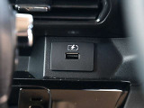 スマホの充電等に便利なUSBのソケットが付いています。