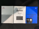 スマートキーは鍵をバッグに入れたままでもドアロックの開閉やエンジンのON・OFFができます。夜間や雨の日も鍵を探さなくて良いので便利です。