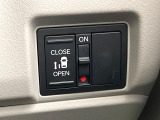 【パワースライドドア】スマートキーや運転席のスイッチでスライドドアの開閉が可能♪電動だから力を入れてドアを開ける必要が無く、小さいお子様でも、重い荷物を持っている時もラクに開け閉めできます♪