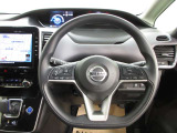 運転が楽しくなる明るく開放的な運転席まわりです。