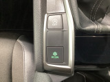 停車時にエンジンへのガソリンの供給を停止することで、燃費の節約・向上のメリットがあるアイドリングストップ機能。スイッチ1つでオフにすることも可能です。