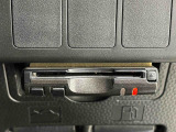 ETCカードを挿入することで高速道路を利用する際の支払いがキャッシュレスになったり、ETCスマートインターチェンジが利用できたり、とても便利なアイテムです!保証は修理保証のみとなります。