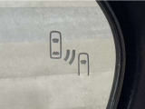 車線変更時の後方確認をアシストしてくれるブラインドスポットモニター!ドアミラーの死角を検知してくれるから車線変更もスムーズです。