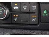 運転席・助手席に2段階の温度調整があるシートヒーターを装備。寒い朝、車に乗り込んですぐにシートヒーターをオン!温かさが広がり、冷たい朝も快適に始まります♪